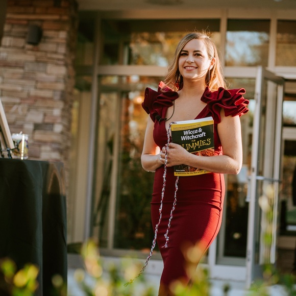 Meet your Posher, Kendall - Picture 2 of 2